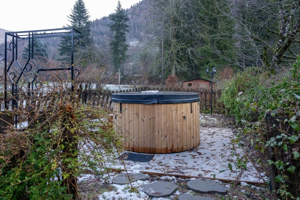La Maison Des Jolicoeurs Saint-Christophe-sur-Guiers Exterior photo