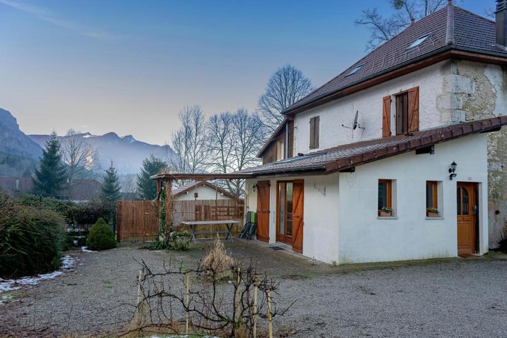 La Maison Des Jolicoeurs Saint-Christophe-sur-Guiers Exterior photo